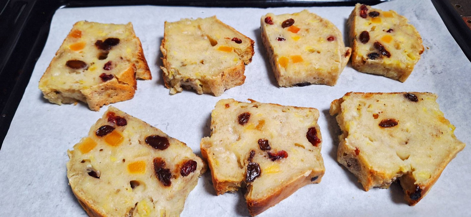 ドライフルーツ入りのバナナケーキ