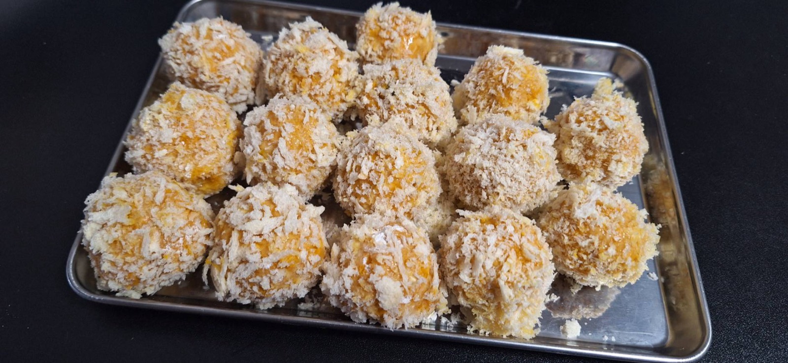パン粉をまぶしたチーズとカボチャのミニボール