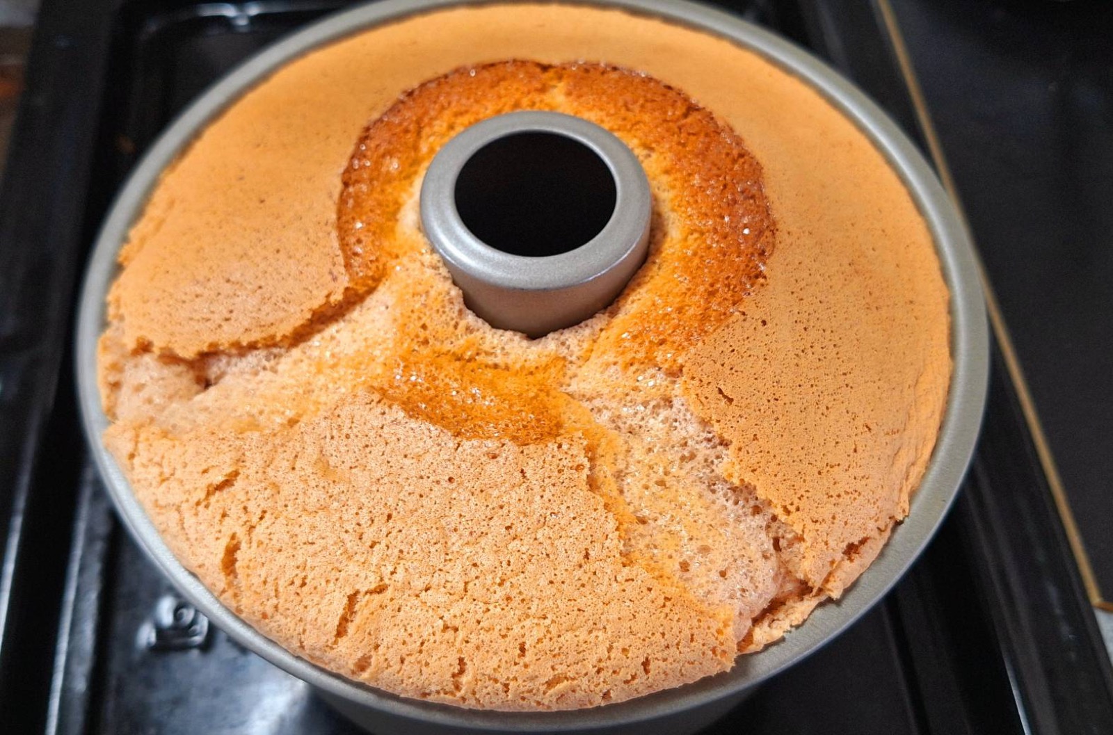 本日のうらメニューを知らせる黒板。スープカレー、本日のケーキは桜のシフォンケーキ